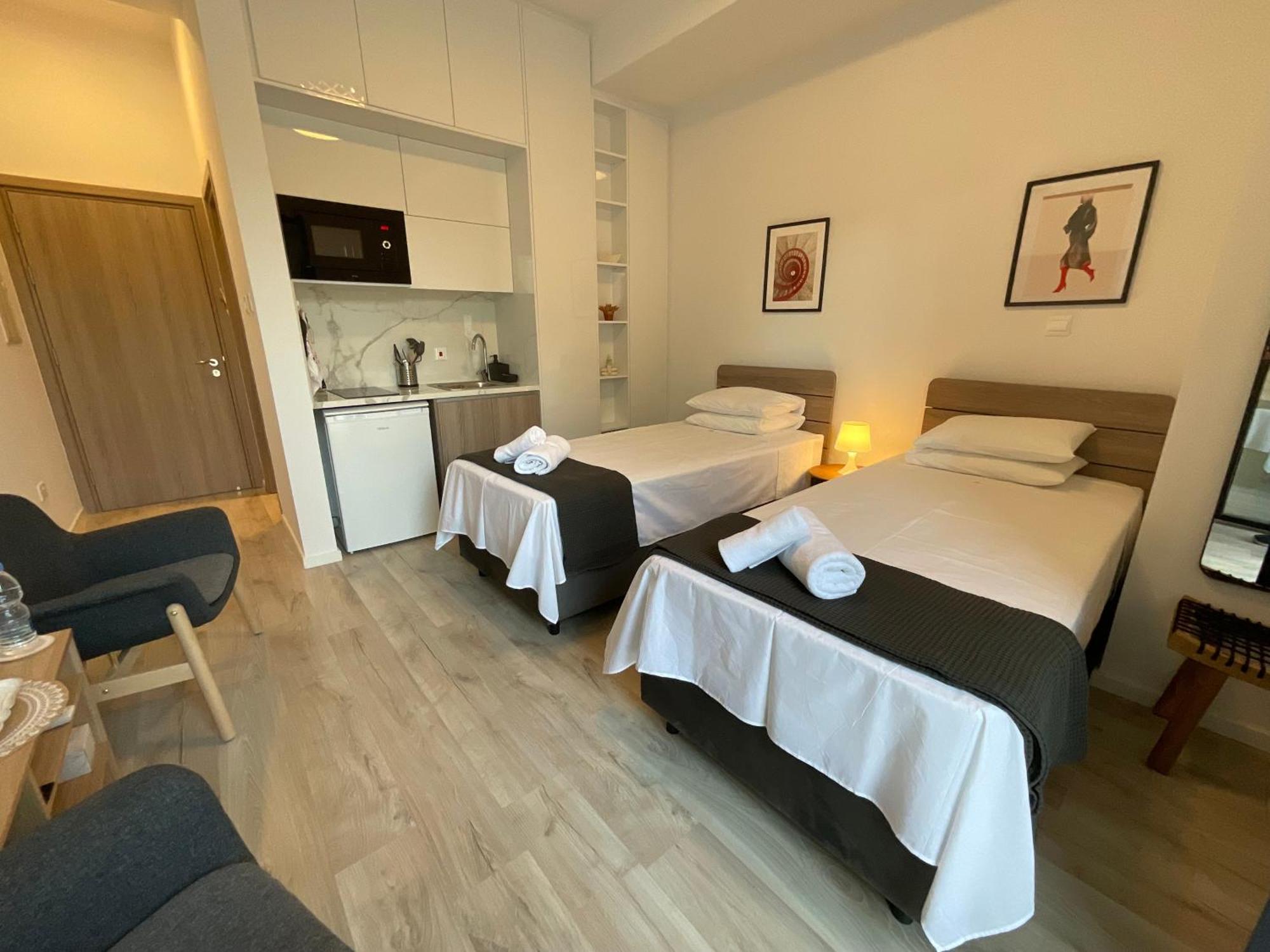 Le Voyageur By The Sea - Furnished Rooms Larnaca Exterior photo