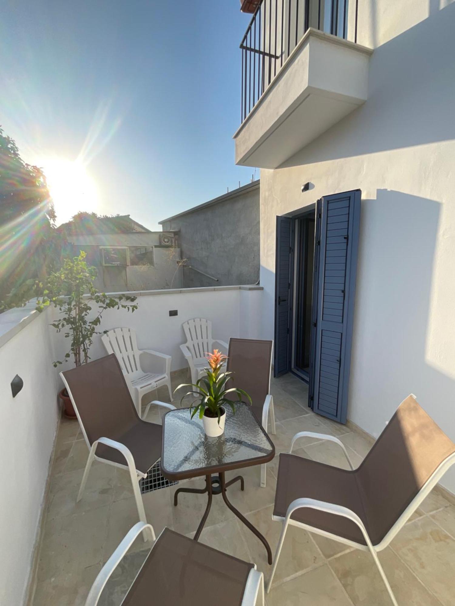 Le Voyageur By The Sea - Furnished Rooms Larnaca Exterior photo