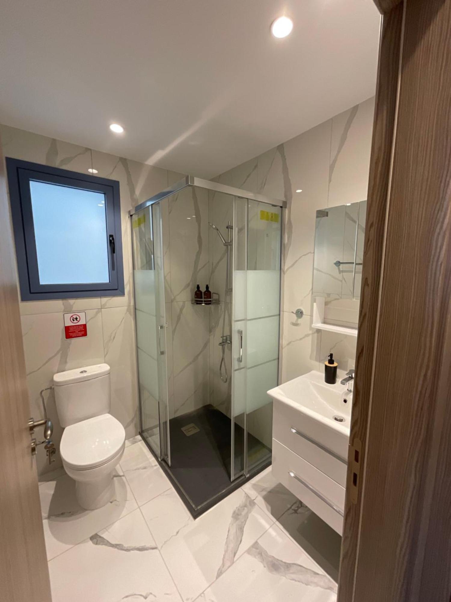 Le Voyageur By The Sea - Furnished Rooms Larnaca Exterior photo