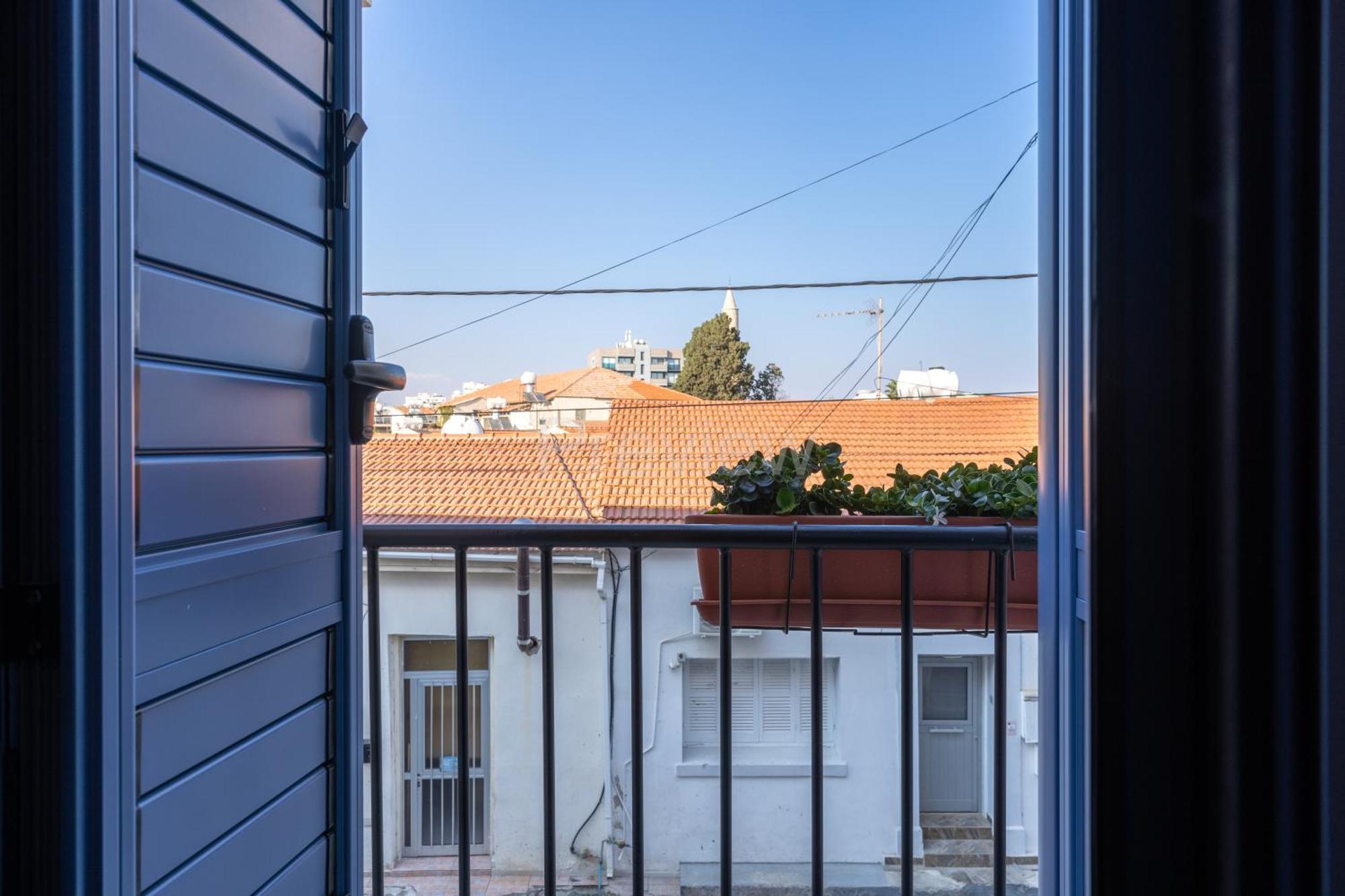Le Voyageur By The Sea - Furnished Rooms Larnaca Exterior photo