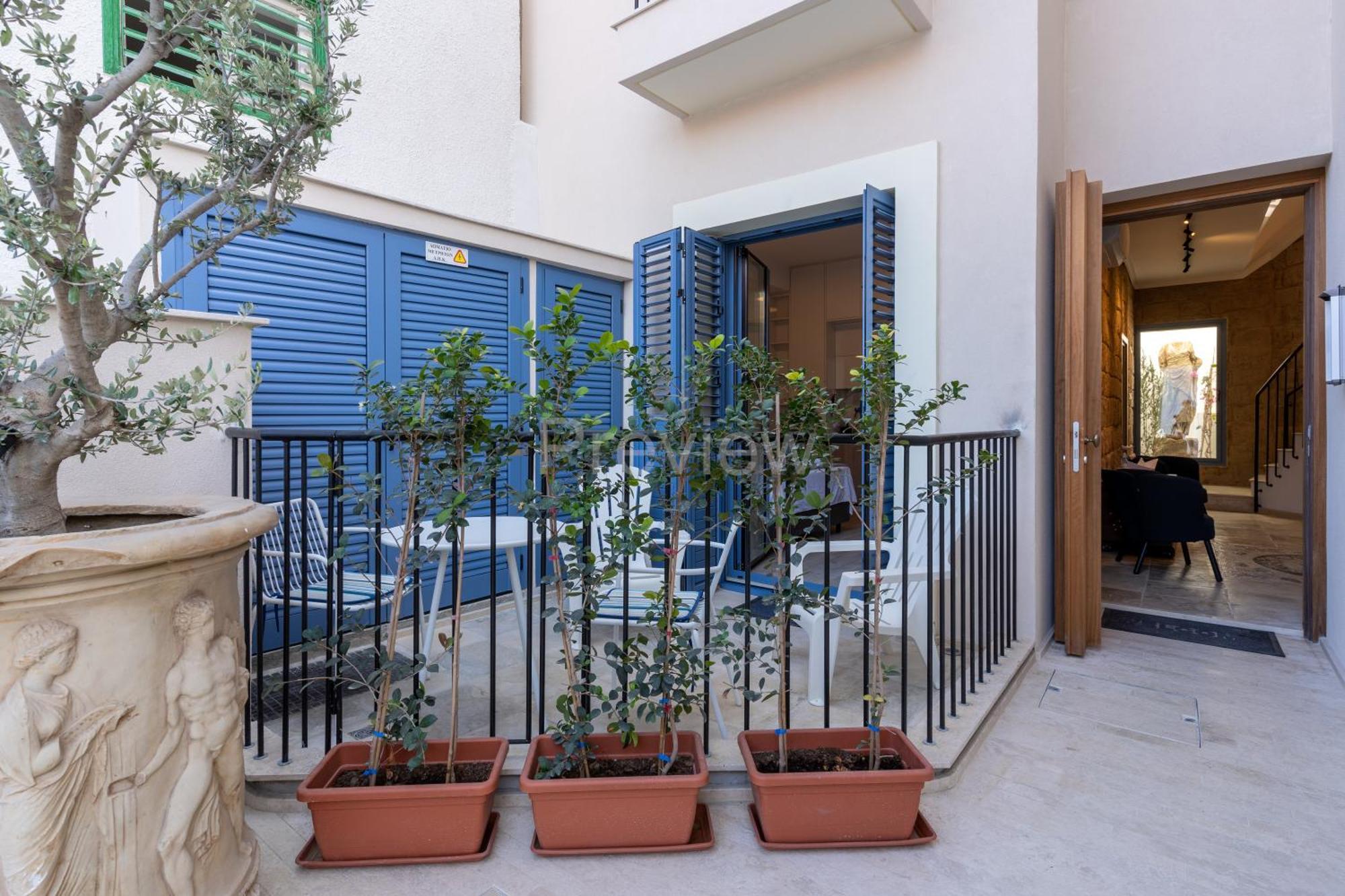 Le Voyageur By The Sea - Furnished Rooms Larnaca Exterior photo