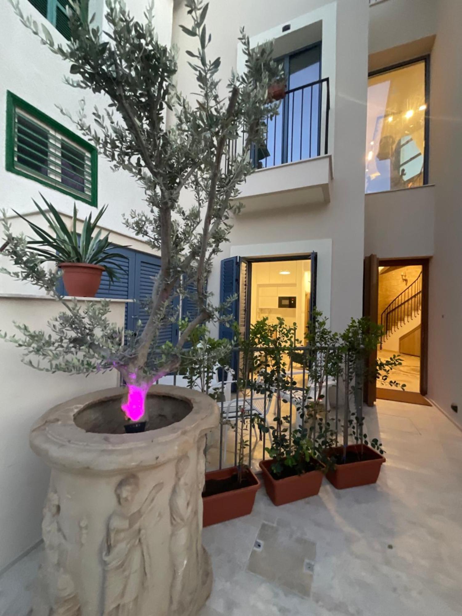 Le Voyageur By The Sea - Furnished Rooms Larnaca Exterior photo