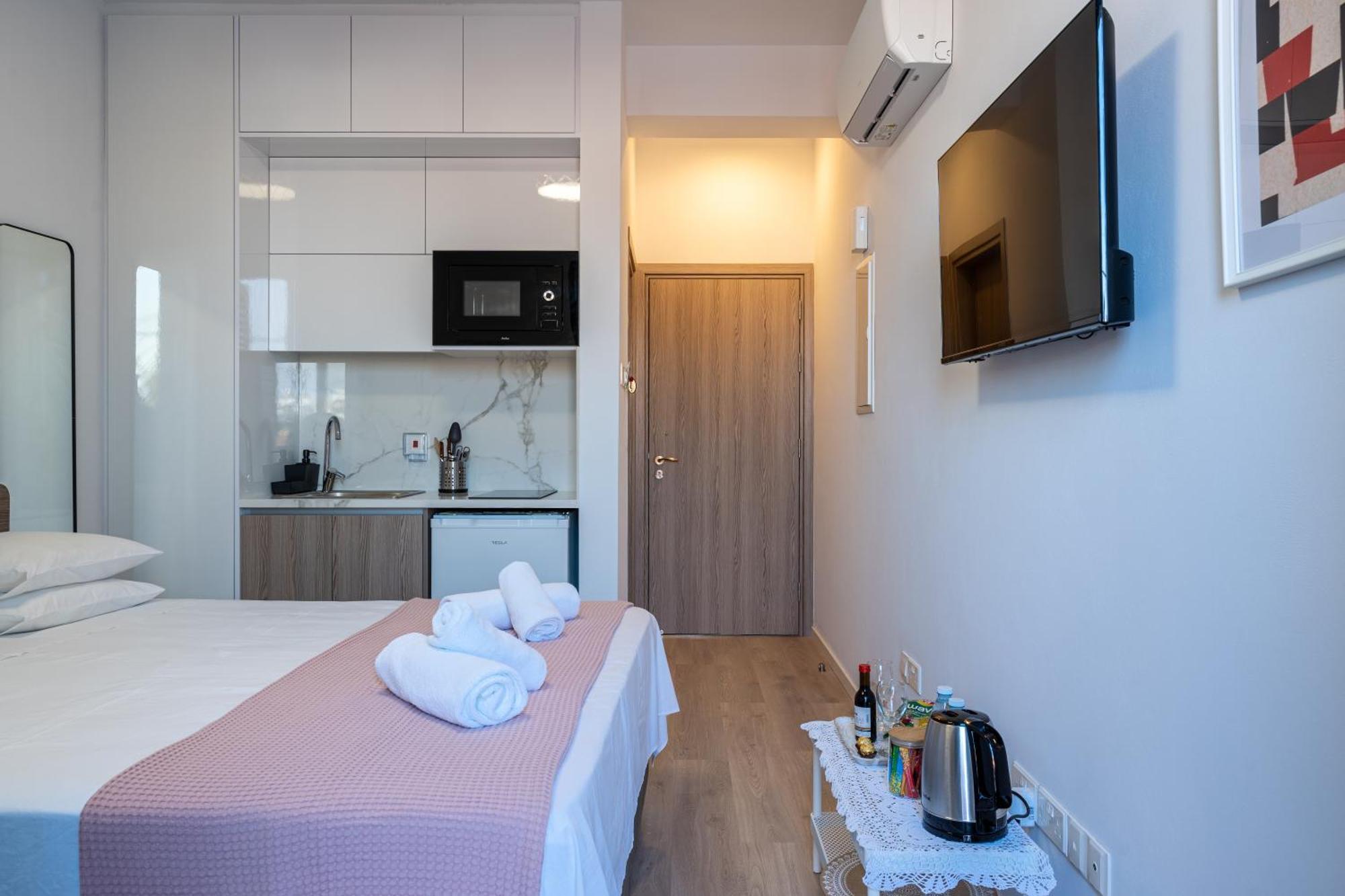 Le Voyageur By The Sea - Furnished Rooms Larnaca Exterior photo