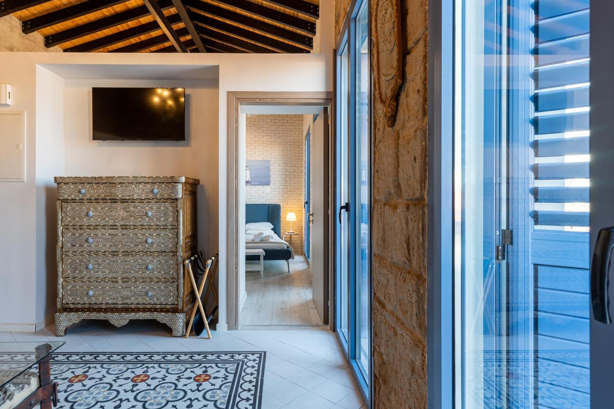 Le Voyageur By The Sea - Furnished Rooms Larnaca Exterior photo