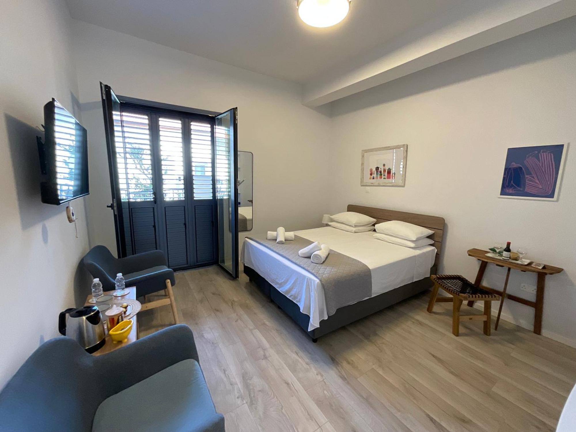 Le Voyageur By The Sea - Furnished Rooms Larnaca Exterior photo
