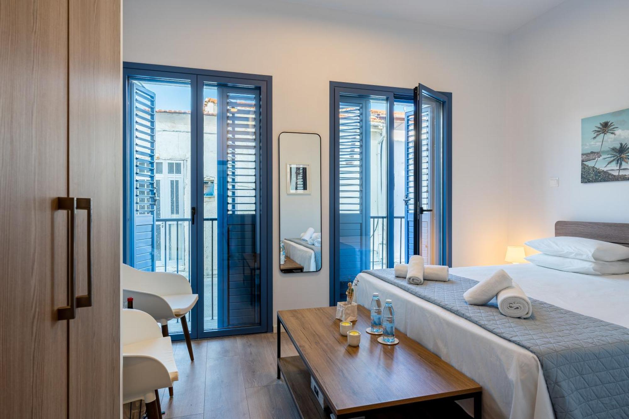 Le Voyageur By The Sea - Furnished Rooms Larnaca Exterior photo
