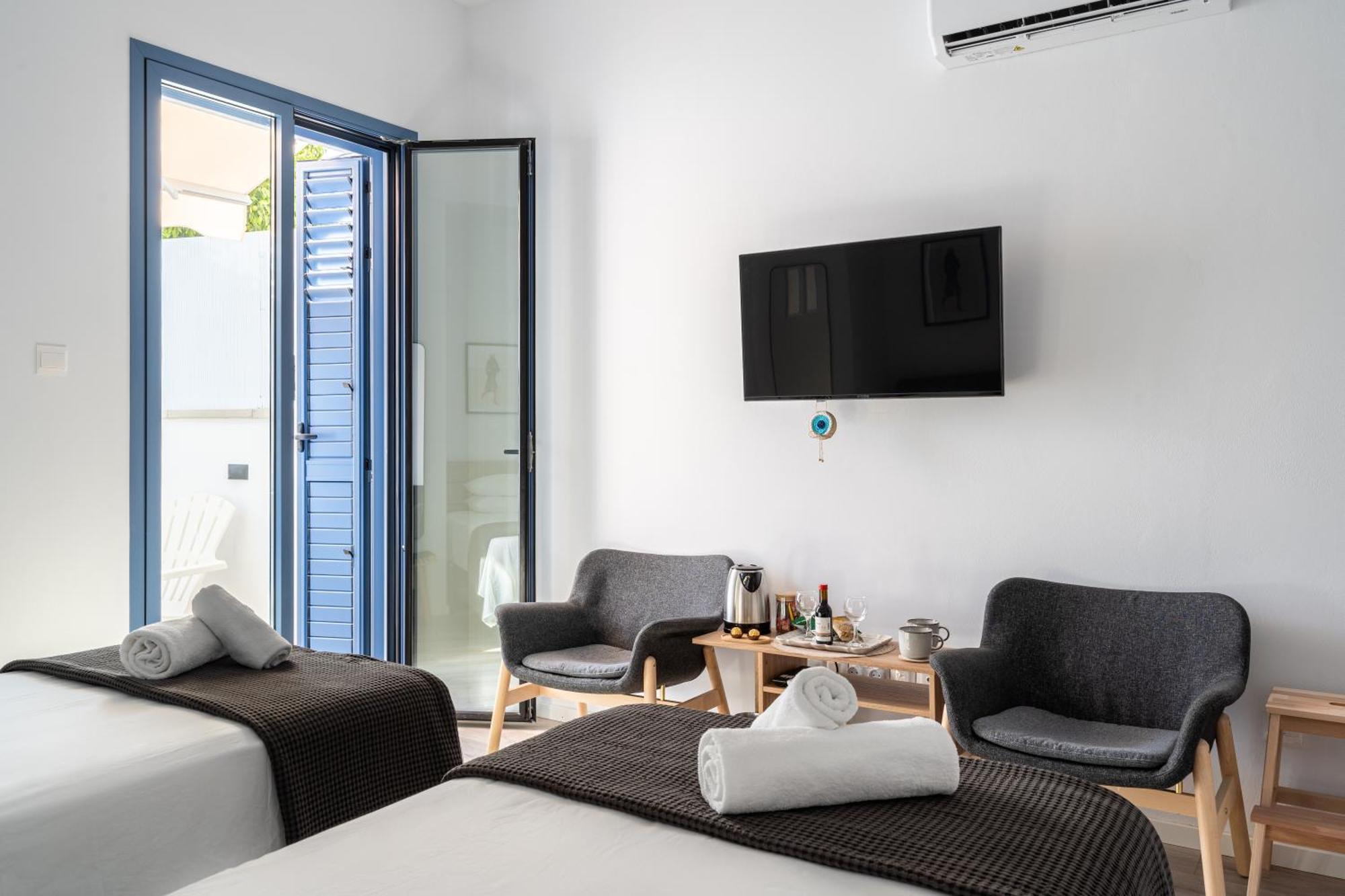 Le Voyageur By The Sea - Furnished Rooms Larnaca Exterior photo