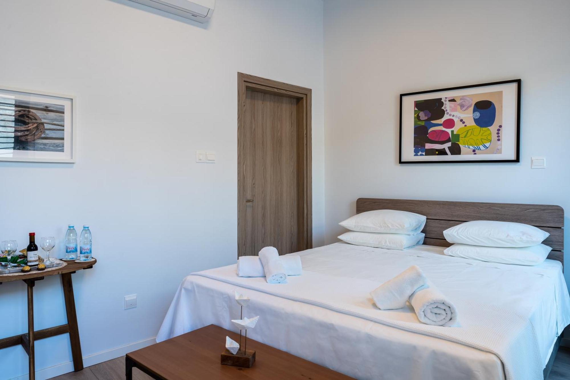 Le Voyageur By The Sea - Furnished Rooms Larnaca Exterior photo