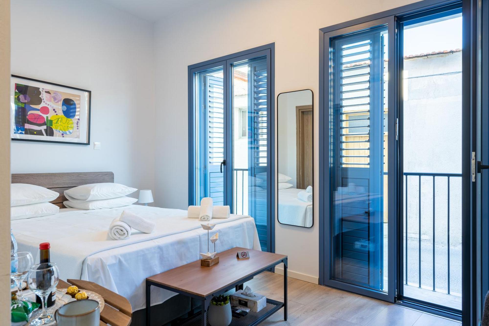 Le Voyageur By The Sea - Furnished Rooms Larnaca Exterior photo