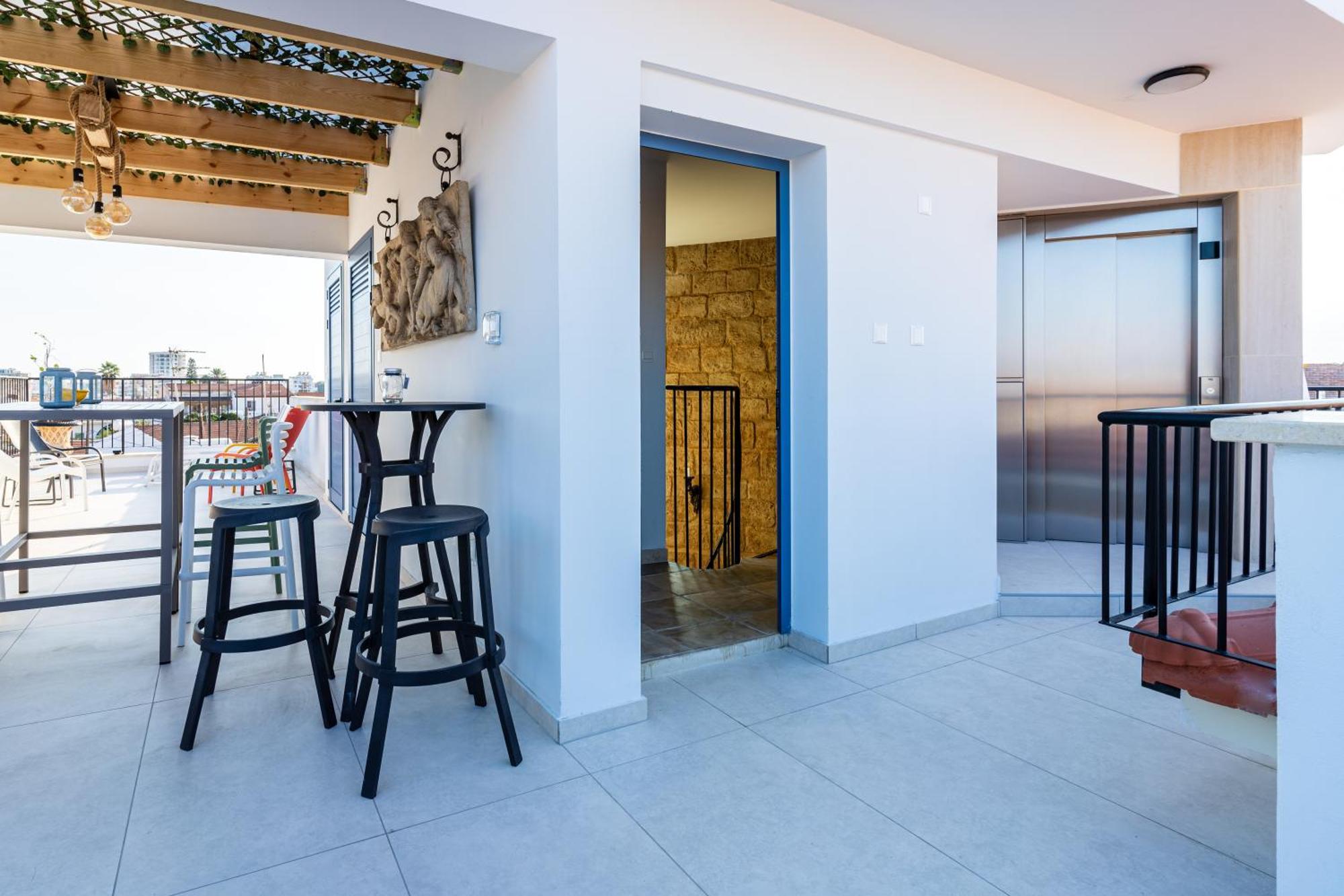 Le Voyageur By The Sea - Furnished Rooms Larnaca Exterior photo